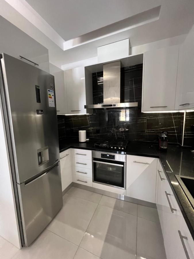 Modern Close To Airport With Gym And Bbq