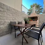 Modern Apartment Close To Airport With Gym And Bbq