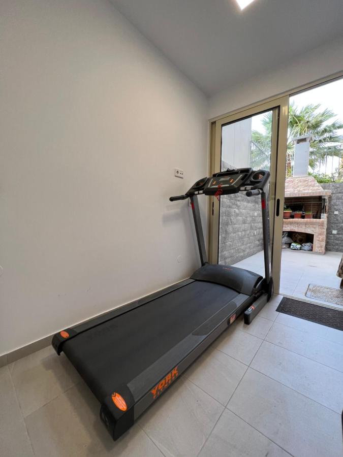 Apartment Modern Close To Airport With Gym And Bbq Iraklio